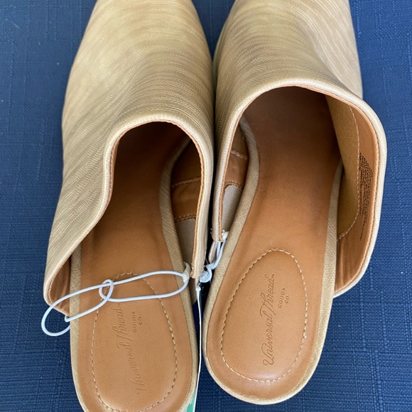 Universal Threads -Slides - Picture 3 of 4